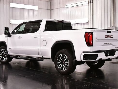 Used 2023 GMC Sierra 1500 AT4 w/ Technology Package AWD/4WD image 5