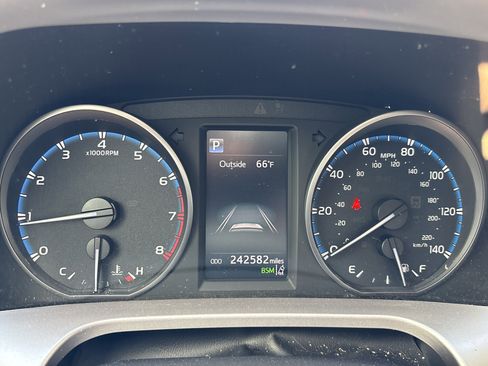 Used 2017 Toyota RAV4 XLE AWD/4WD image 20