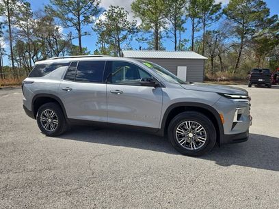 Used 2024 Chevrolet Traverse LT