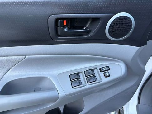 Used 2011 Toyota Tacoma PreRunner w/ TRD Sport Pkg RWD image 10
