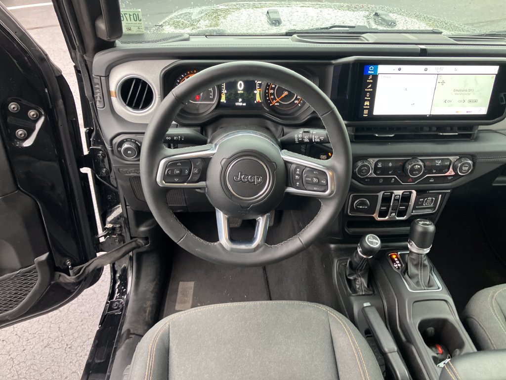 Used 2026 Jeep Wrangler Unlimited Sahara AWD/4WD image 5
