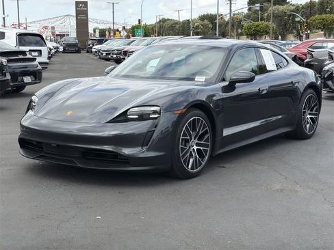 Used 2022 Porsche Taycan image 8