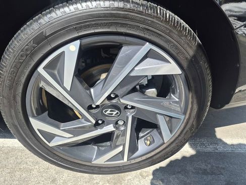 Used 2025 Hyundai Elantra SEL image 8