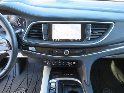 Used 2023 Buick Enclave Premium image 17