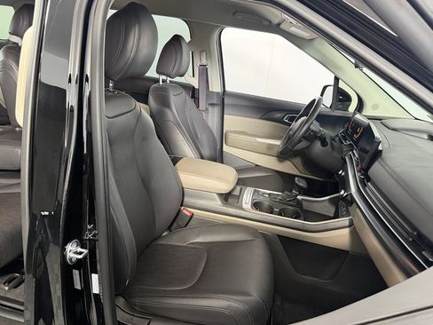 Used 2026 Kia Carnival FWD image 28