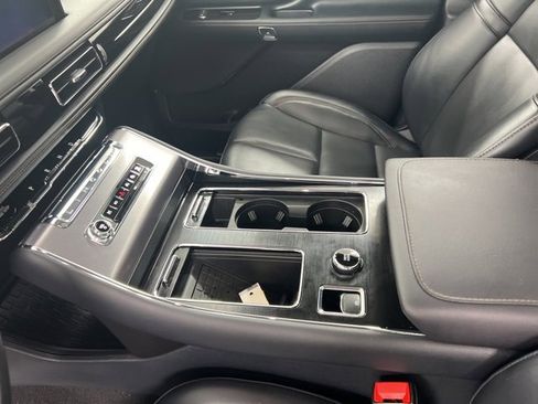 Certified 2025 Lincoln Aviator AWD image 17