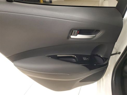 Used 2025 Toyota Corolla SE image 13