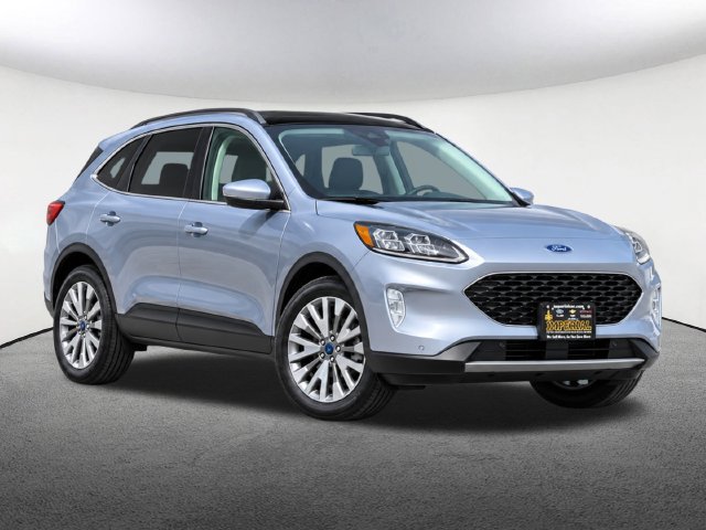 Used 2022 Ford Escape Titanium w/ Class II Trailer Tow Package AWD/4WD image 2