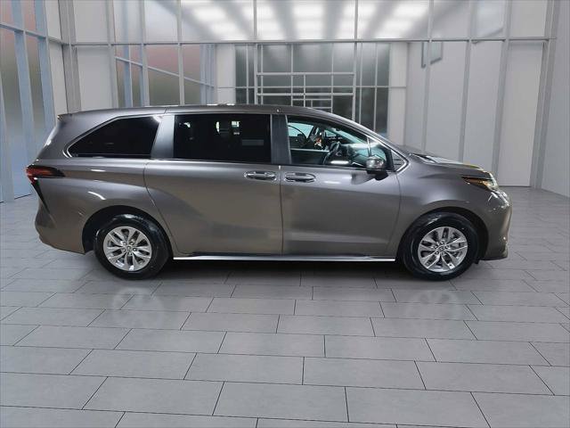 Certified 2022 Toyota Sienna LE FWD image 9