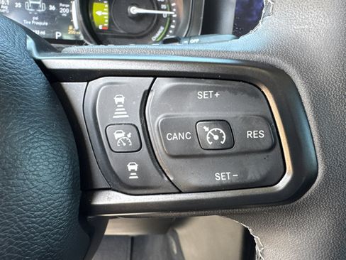 Used 2025 Jeep Wrangler Unlimited Rubicon 4xe w/ Safety Group AWD/4WD image 32