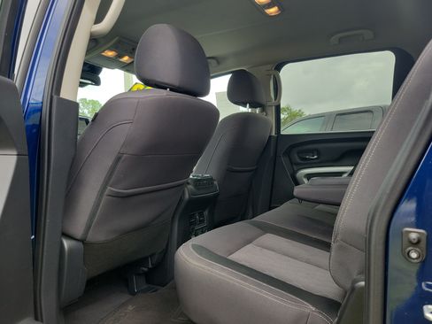 Used 2022 Nissan Titan SV w/ SV Convenience Package RWD image 8