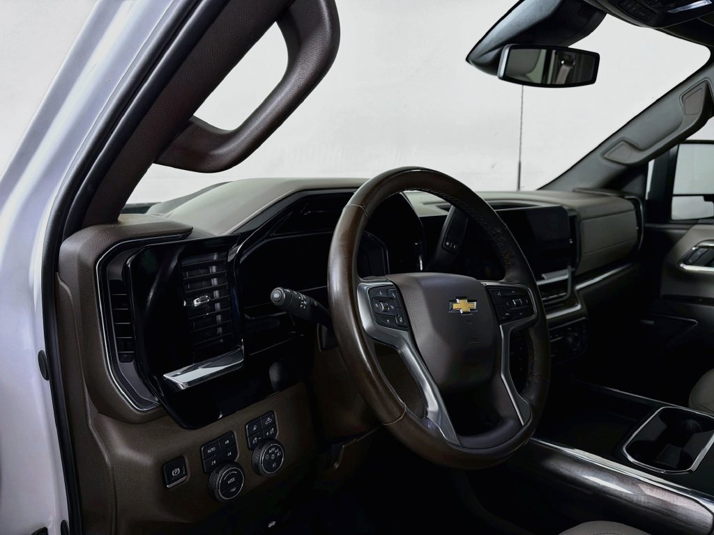 Used 2024 Chevrolet Silverado 3500 LTZ w/ LTZ Convenience Package AWD/4WD image 10