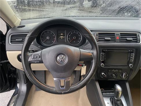 Used 2012 Volkswagen Jetta SE FWD image 12