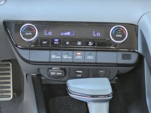 Certified 2025 Hyundai Elantra Sport FWD image 29