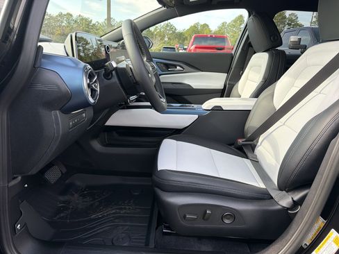 New 2026 Chevrolet Equinox EV LT image 9