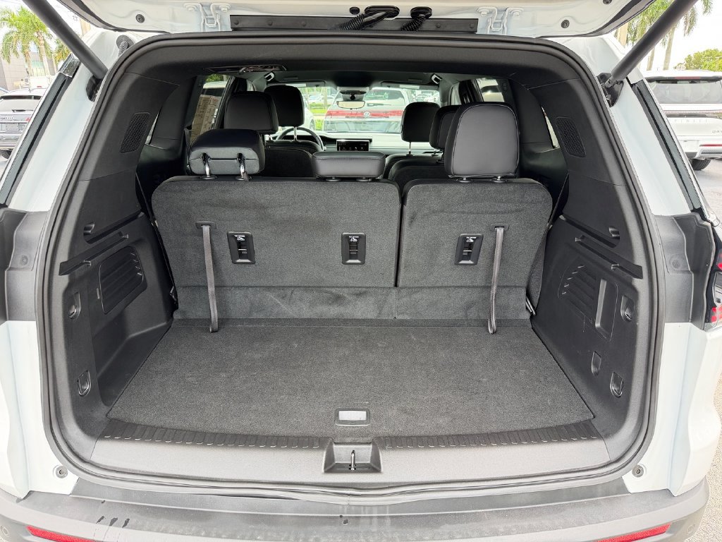 Used 2026 GMC Acadia AT4 AWD/4WD image 16