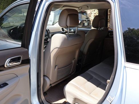 Used 2012 Jeep Grand Cherokee Laredo AWD/4WD image 17
