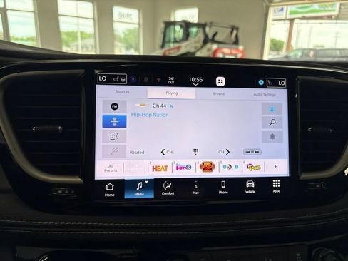 New 2027 Chrysler Pacifica Limited AWD/4WD image 43