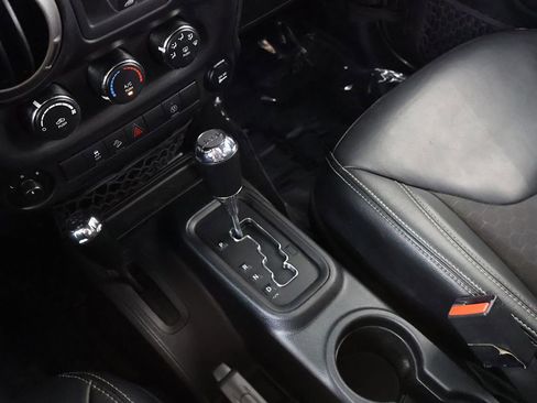 Used 2018 Jeep Wrangler Unlimited Sport AWD/4WD image 35