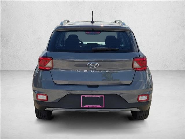 Used 2023 Hyundai Venue SEL FWD image 6