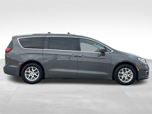 Used 2021 Chrysler Pacifica Touring-L image 33