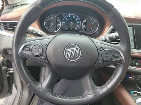 Used 2018 Buick Enclave Avenir w/ Avenir Technology Package AWD/4WD image 18