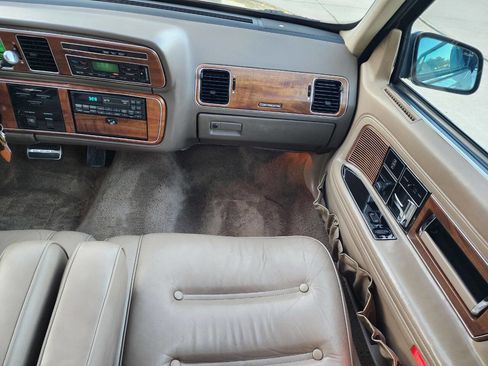 Used 1988 Lincoln Continental Signature image 20
