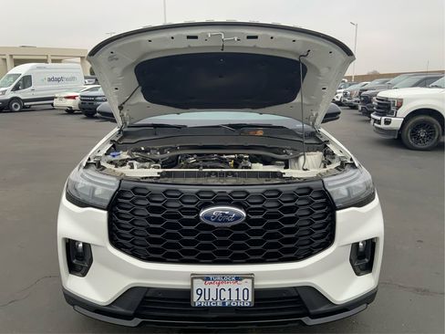 Used 2025 Ford Explorer ST-Line w/ ST-Line Street Pack image 11