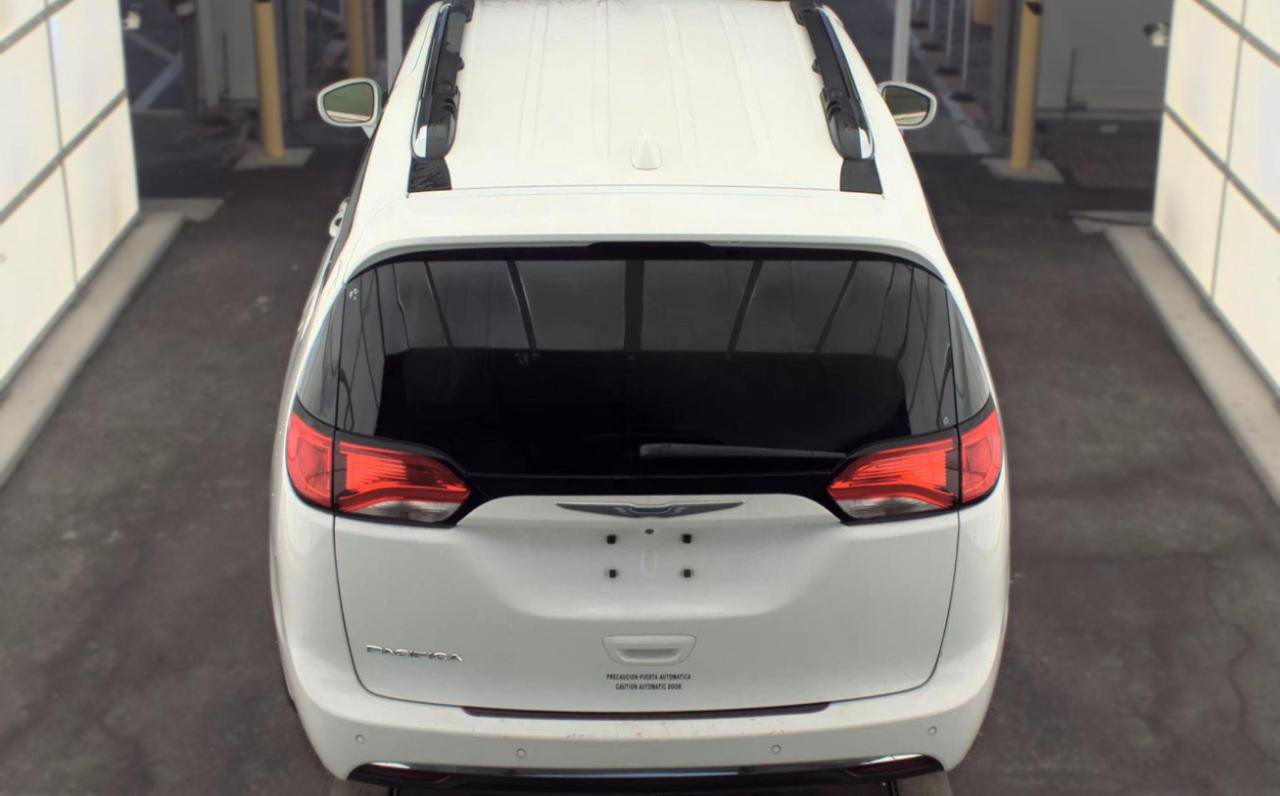 Used 2019 Chrysler Pacifica Touring-L FWD image 6
