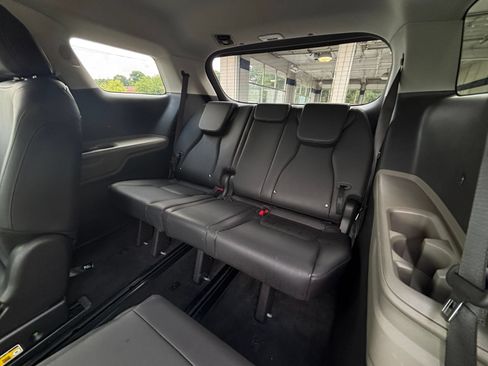 Used 2026 Kia Carnival FWD image 26
