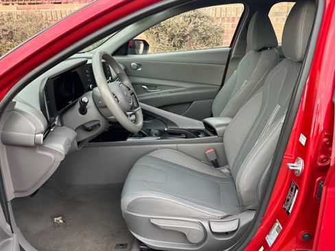 Used 2021 Hyundai Elantra SEL image 6