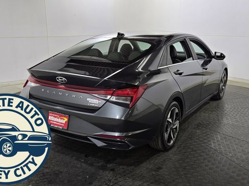 Used 2023 Hyundai Elantra Limited w/ Preferred Accessory Package image 7