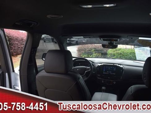 Used 2023 Chevrolet Traverse RS FWD image 30