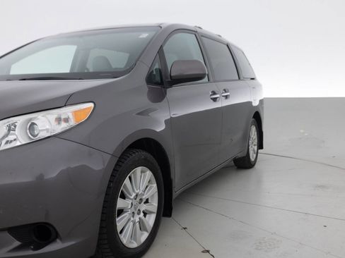 Used 2014 Toyota Sienna XLE AWD/4WD image 12