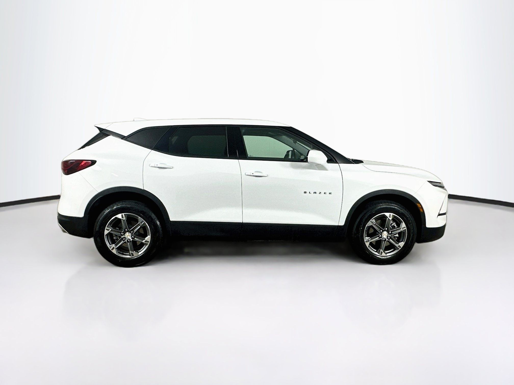 Used 2025 Chevrolet Blazer LT AWD/4WD image 10