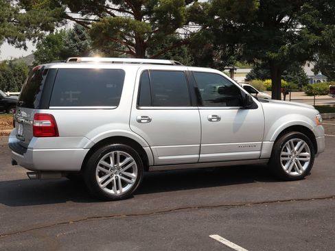 Used 2016 Ford Expedition Platinum AWD/4WD image 4