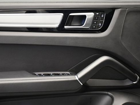 Used 2023 Porsche Cayenne S image 36