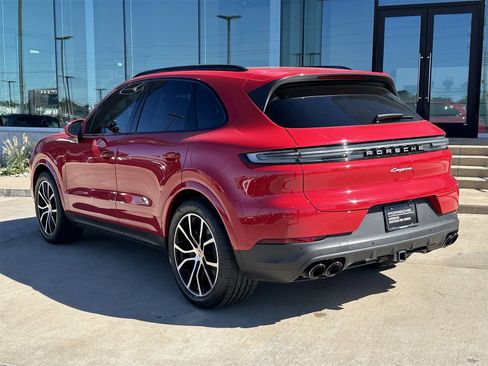 Certified 2024 Porsche Cayenne image 3
