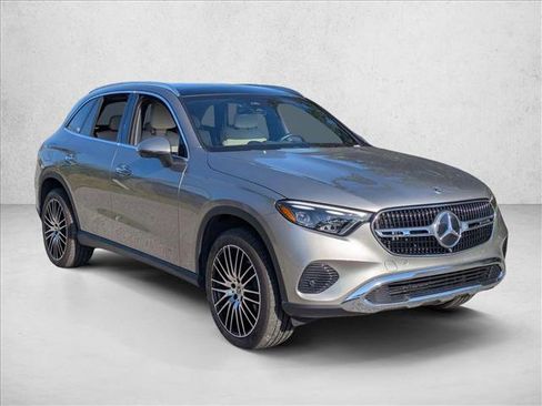 Used 2023 Mercedes-Benz GLC 300 4MATIC image 3