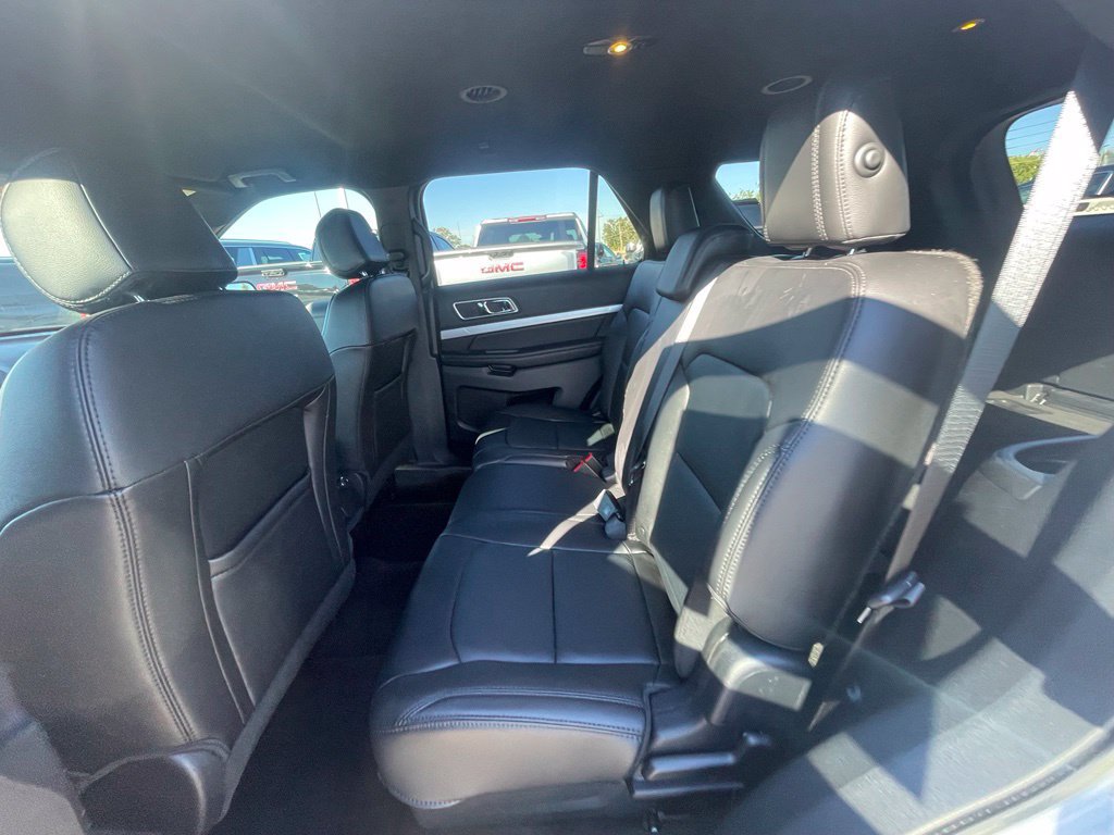 Used 2017 Ford Explorer XLT w/ Equipment Group 202A FWD image 23