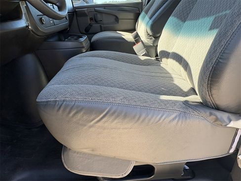 Used 2009 Chevrolet Express 2500 image 13