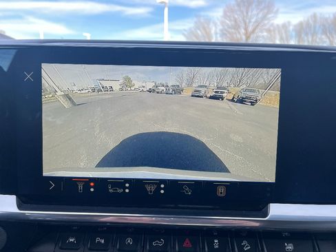 Used 2024 Chevrolet Silverado 1500 LTZ image 33