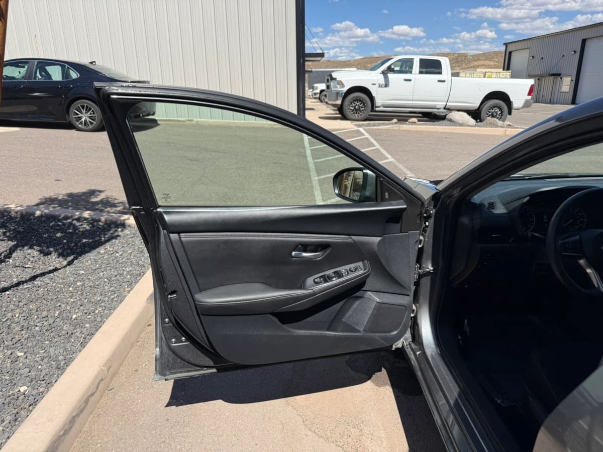 Used 2024 Nissan Sentra SV FWD image 15