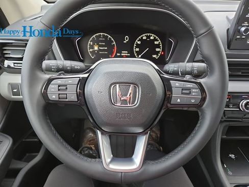 New 2025 Honda Pilot Touring image 24