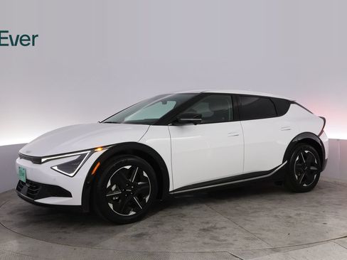 Used 2025 Kia EV6 Wind RWD image 18