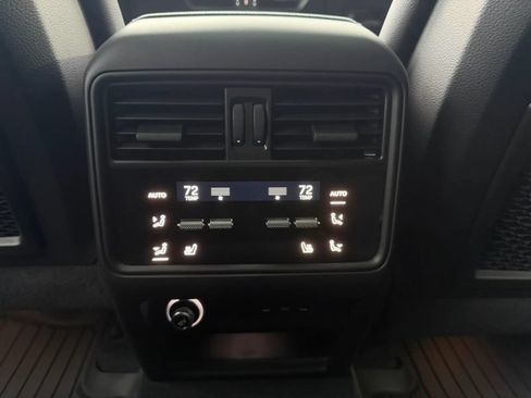 Used 2024 Porsche Cayenne AWD/4WD image 22