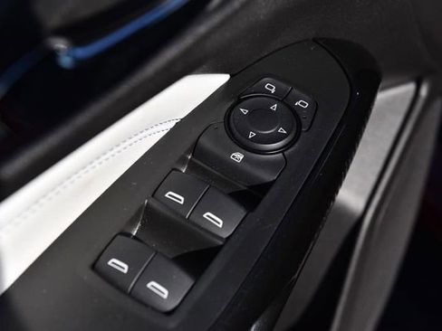 Used 2025 Chevrolet Trax LT w/ LT Convenience Package image 8