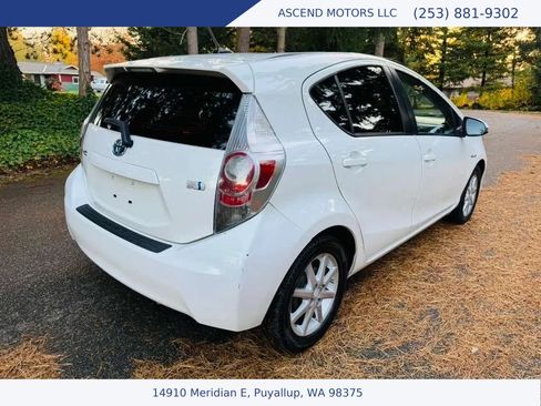 Used 2014 Toyota Prius C Four image 5