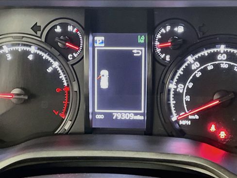 Used 2020 Toyota 4Runner SR5 Premium w/ Moonroof Package RWD image 22