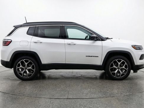 Used 2025 Jeep Compass Limited AWD/4WD image 11